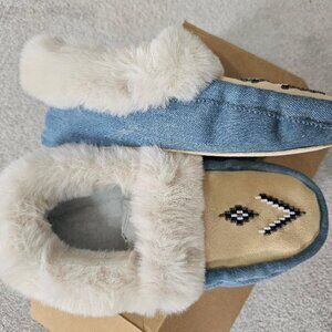 Manitobah Tipi slipper US Size 9 - denim moccasin